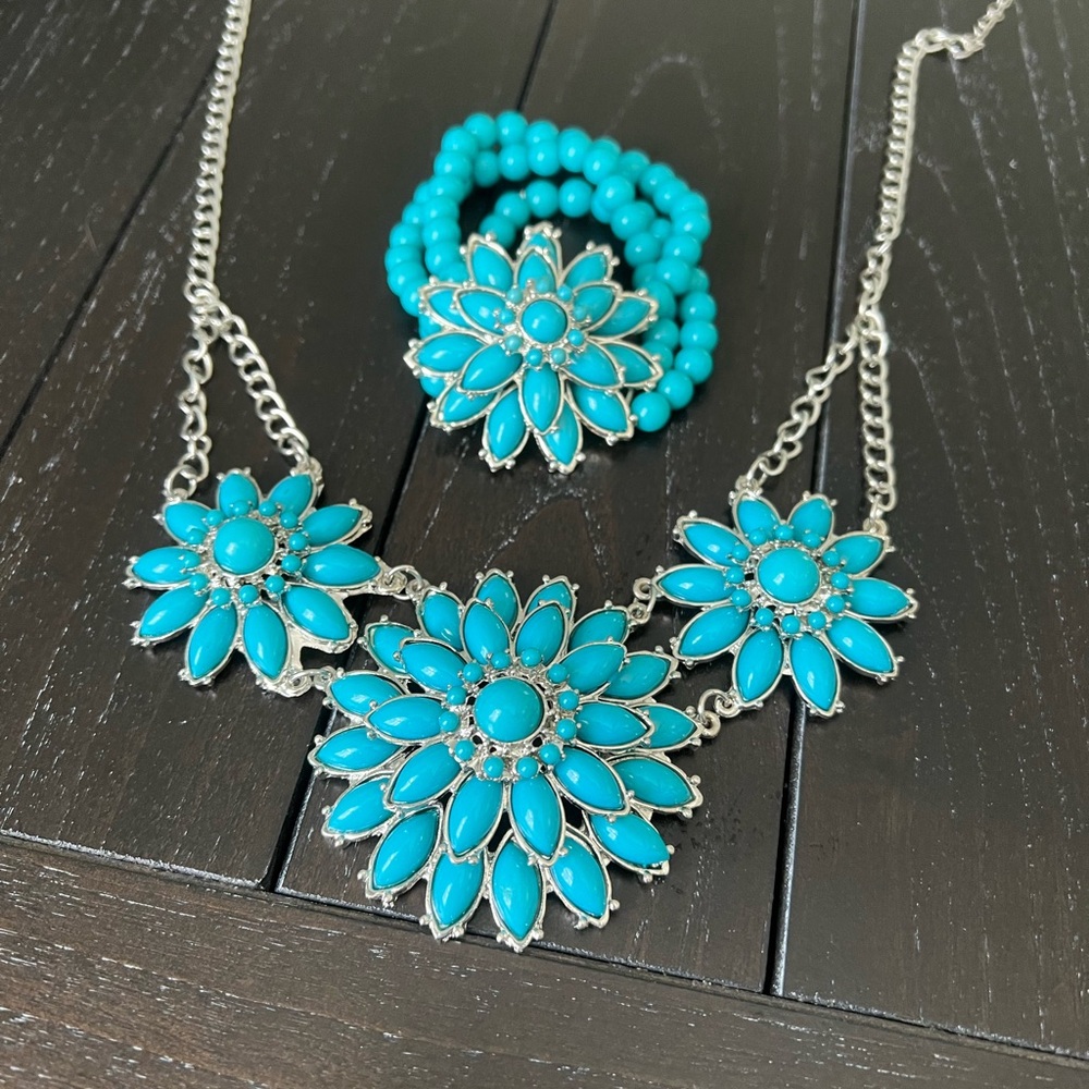 Statement Jewelry Set - Picture 3 of 11